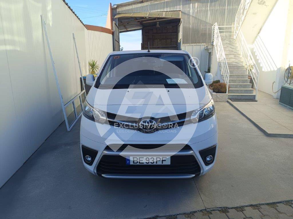 Fotografia de veículo: Toyota Proace de 9 lugares - 2023